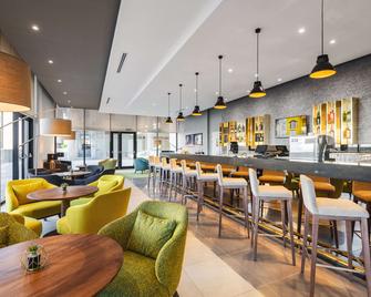 Hilton Garden Inn Windhoek - ווינדהוק - בר