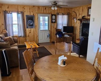 Timber Wolf - Sweet Cabin, Clean-Cozy-Great Views! - Dillon - Dining room