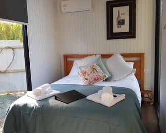 The Hide Away Cabin by Tiny Away - Redwood Valley - Sypialnia