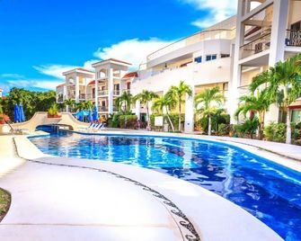 Paseo Del Sol Condohotel By Bric - Playa del Carmen - Piscina