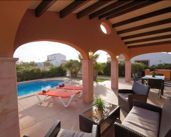 호텔 빌라 베호니아스 메노르카 - 칼란 보쉬 - 발코니