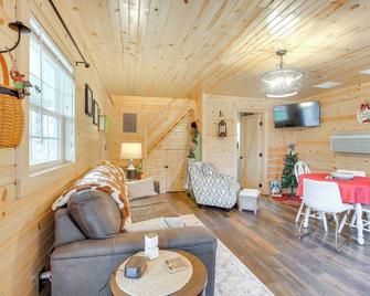 On 40 Acres: Charming Cabin in Zanesville! - Zanesville