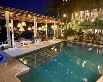 Hotel Sabana - Flores - Piscina