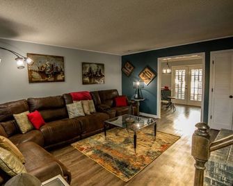 Suite 102 in MadisonQuiet and Quaint - Madison - Sala de estar