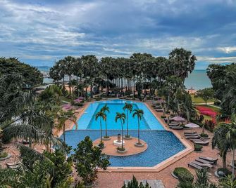 Botany Beach Resort Pattaya - פאטאיה - בריכה