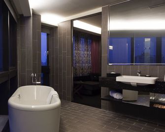 Fx Hotel Taipei Nanjing East Road Branch - Taipei