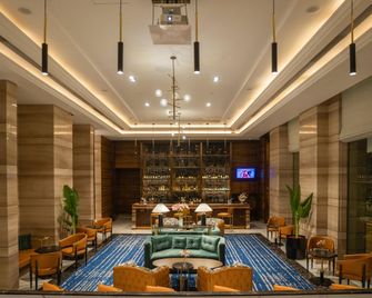 新德里瑪玉爾豪爾諾伊達皇冠假日酒店 - 新德里 - 新德里 - 大廳