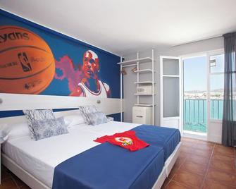 Ryans La Marina - Ibiza - Habitación