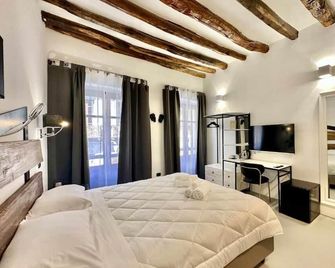 C & O Savoia Deluxe Rooms - Cagliari - Habitación
