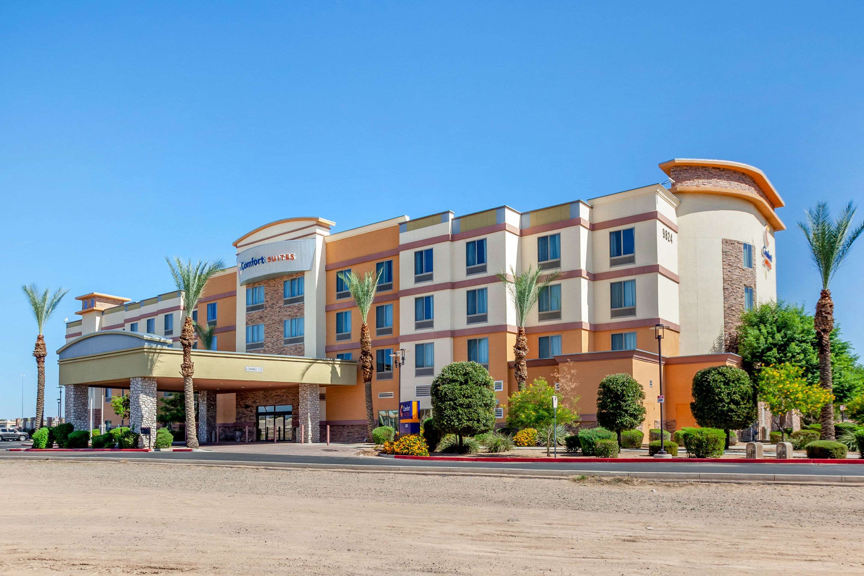 Comfort Suites Glendale - State Farm Stadium Area thumbnail 3