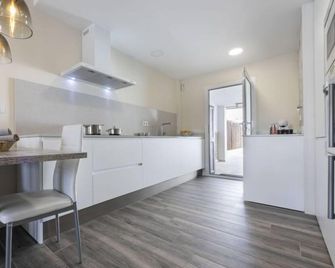 Holiday Home Aeris by Interhome - Cunit - Cocina