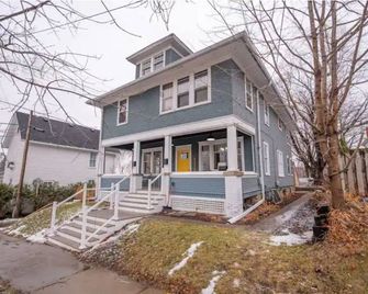 Historic Home in Red Wing Character & Convenience - Red Wing - Будівля