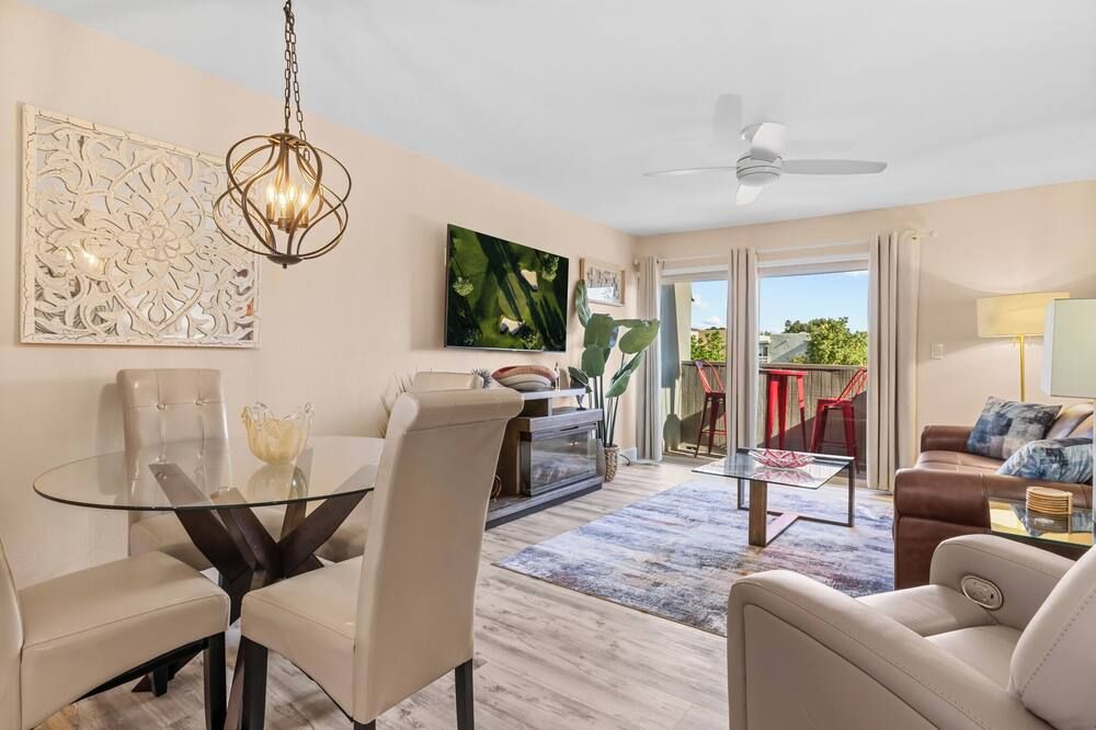 Stylish Old Town Scottsdale Condo| Pool| Wifi - Scottsdale - Dining room
