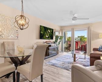 Stylish Old Town Scottsdale Condo| Pool| Wifi - Scottsdale - Salle à manger