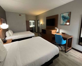 La Quinta Inn & Suites by Wyndham Fayetteville I-95 - Fayetteville - Bedroom