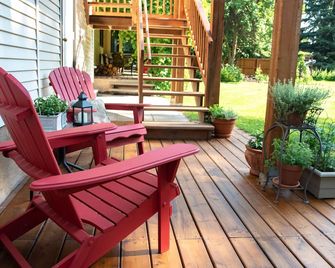 Blue Spruce Guest Suite 1 bdrm - Maintown Fernie - Fernie - Patio