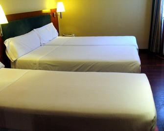 Ginosi Pedralbes Hotel - Barcelona - Bedroom