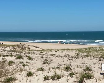 Oceanfront Dog Friendly Duplex - Enjoy Spectacular Beach Views From The 2nd Fl - Ship Bottom - Playa