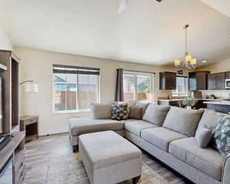 Bridger View Retreat - Belgrade - Living room