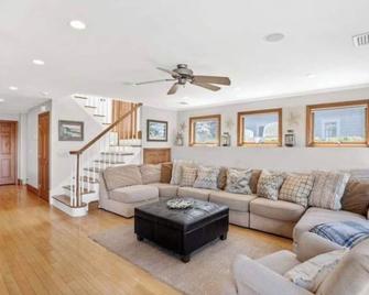 Waterfront Home with Spacious Deck and 4 Bedrooms - East Wareham - Living room