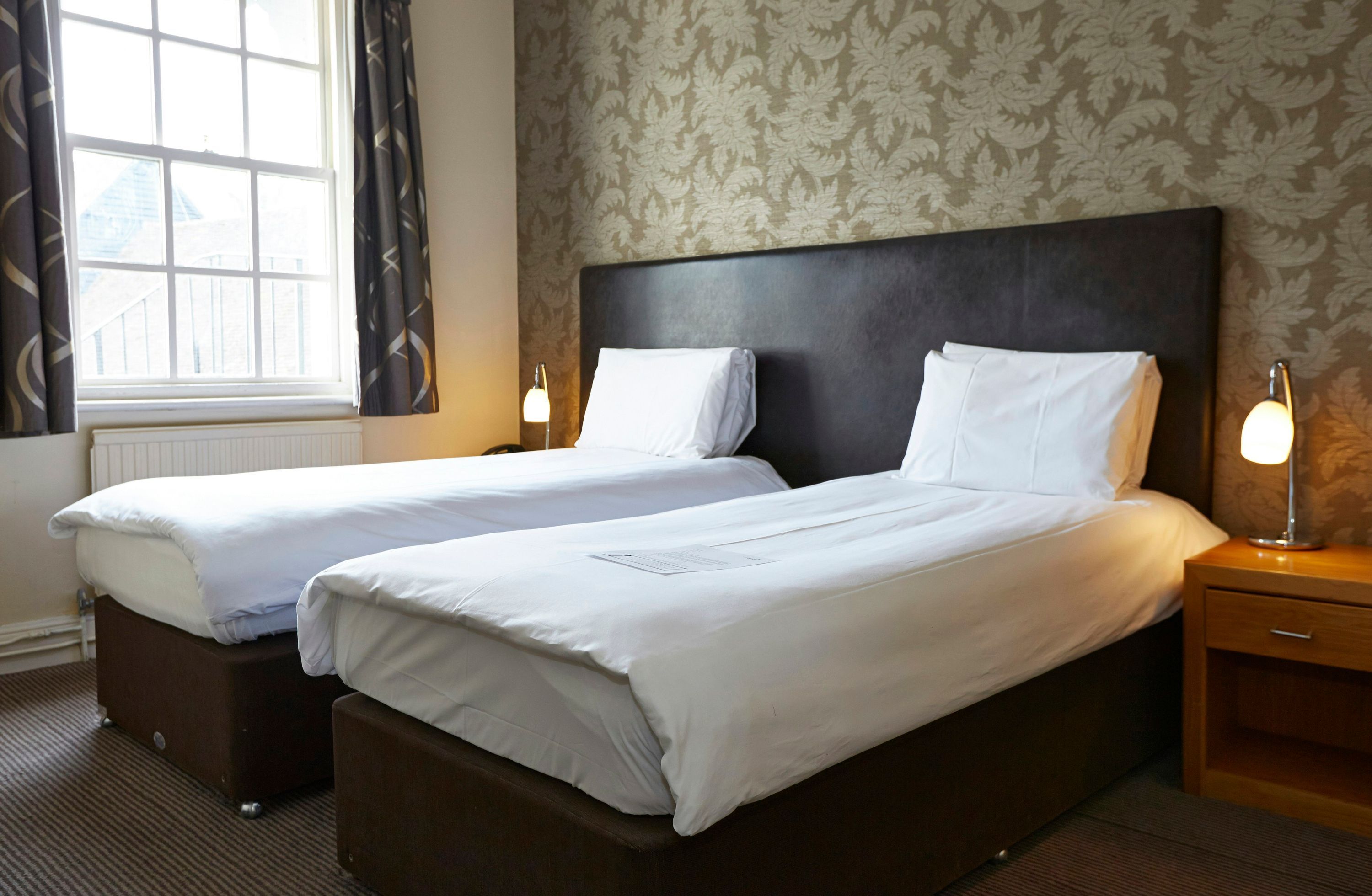Sun Hotel by Greene King Inns - Hertford - Schlafzimmer