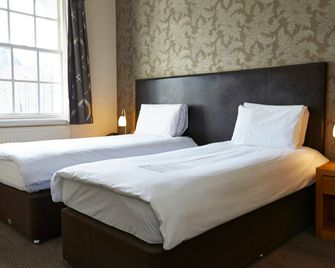 Sun Hotel by Greene King Inns - Hertford - Schlafzimmer