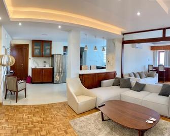 Modern 2 bed room large apartment - Lefkoşa - Oturma odası