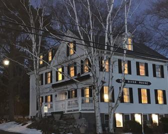 \'Old River House\', Famous Historic Elegance. Waterfront/Crashing Ocean Sounds - Kennebunkport - Building