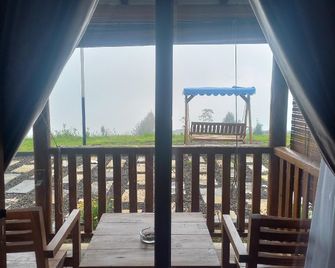 Jati mulyo Cottage Dieng - Wonosobo - Balcón