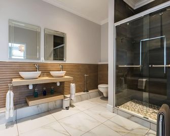 Waterstone Lodge - Somerset West - Baño