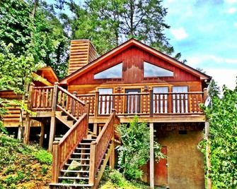 Secluded Cabin Near Smoky Mountains. Hot Tub! Honeymoon! - Sevierville