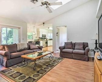 Pet-Friendly Home in Vero Beach, 1 Mi to Beach! - Vero Beach