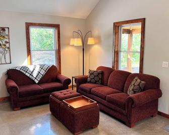Brightstone Lake North East Cabins - Rensselaer - Sala de estar