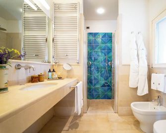 La Foresteria Planeta Wine Resort & Beach Club - Menfi - Bathroom