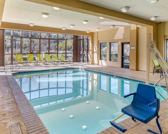Extended Stay America Suites - San Rafael - Francisco Blvd East - San Rafael - Piscine