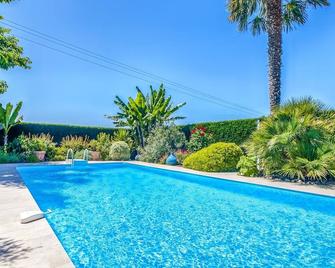 Modern holiday home with pool - Meauzac - Piscina