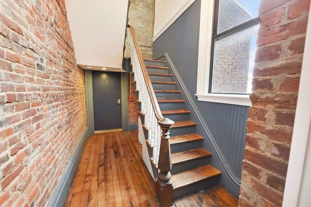 Charming Loft by Stadiums | Historic & Modern - פיטסבורג - מדרגות