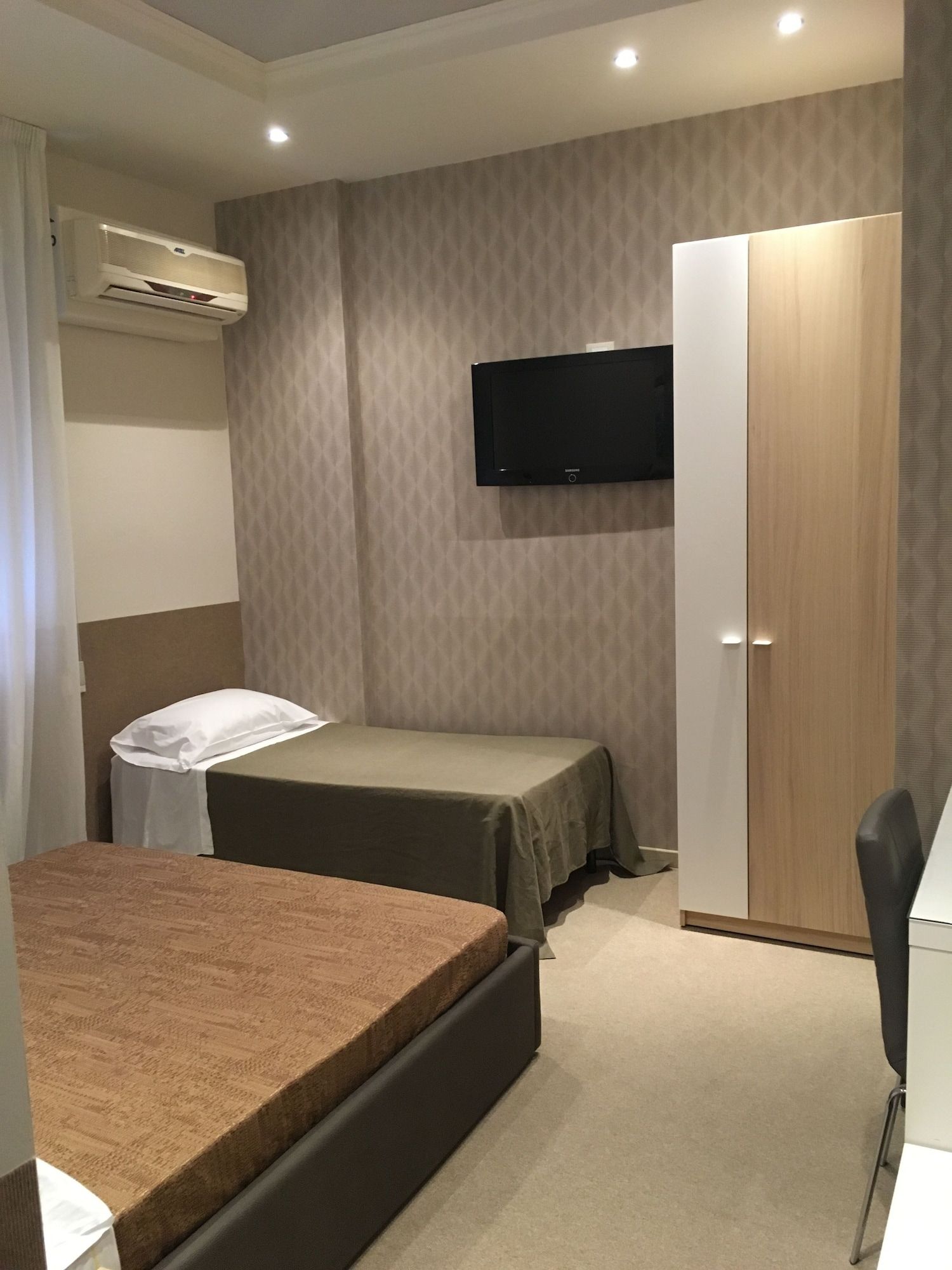 Hotel Europa - Livorno - Bedroom