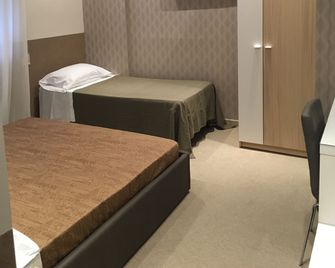 Hotel Europa - Livorno - Bedroom