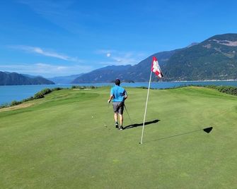 August Jack Motor Inn - Squamish