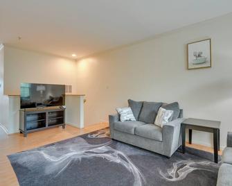 Owings Mills Townhouse 8 Mi to Liberty Reservoir! - Owings Mills