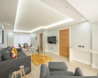 Headley House - Reading - Living room