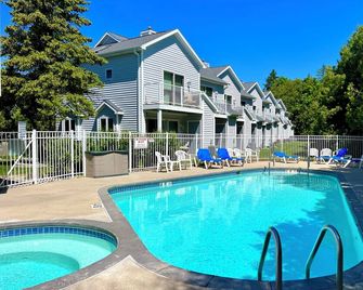 Fish Creek, Door County Condo - Walk to Shopping, Dining & Peninsula State Park - Fish Creek - Piscina