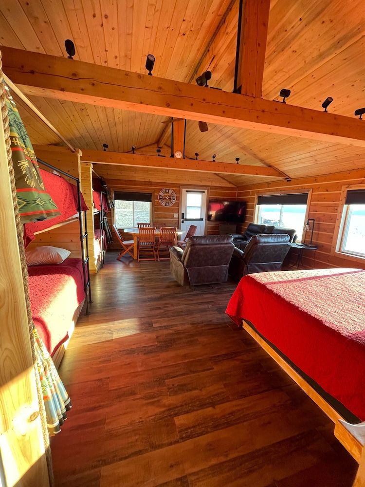Alaskan Suites - Homer - Bedroom
