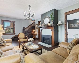 The Winston House - Cozy 3br/2ba - Franklin - Sala de estar