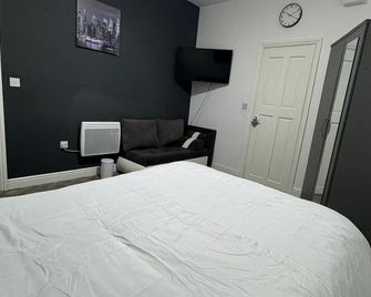 1 bedroom kitchen Flat - Nottingham - Bedroom