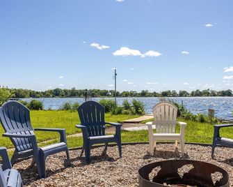 Herons Perch: Peaceful Lakefront Cottage in Shipshewana close to all the fun! - Shipshewana - Terasa