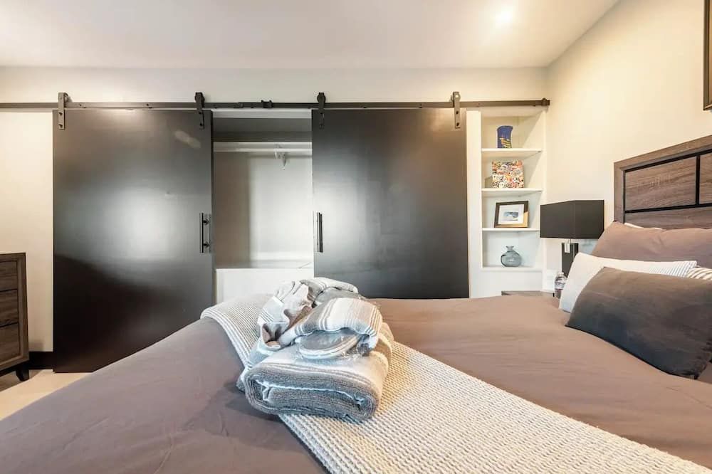 Contemporary Ocean Sunset Views with Firepit Pt Loma close to PLNU - سان دييغو - غرفة نوم