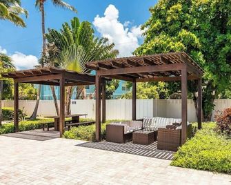 Beach Living At Island Pine Villas (Blv) - George Town - Patio