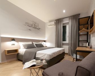 Eco di Napoli - Napoli - Camera da letto
